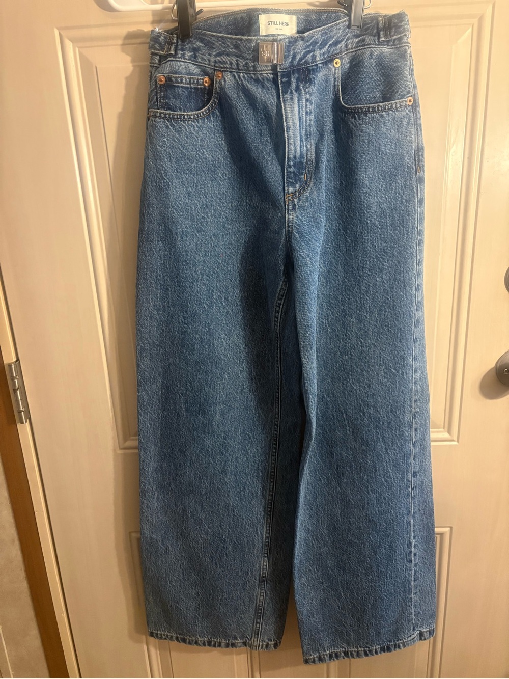 STILL HERE Classic Blue Wide-Leg Jeans Buckle Women’s size 26 Trendy Casual